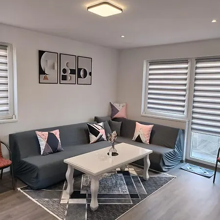 Zana Apartment *