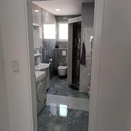 Zana Apartment *