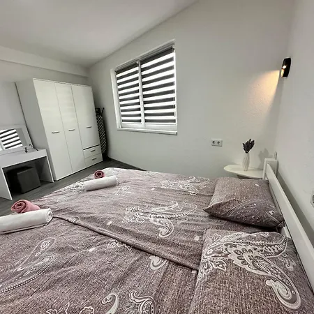 Zana Apartment *