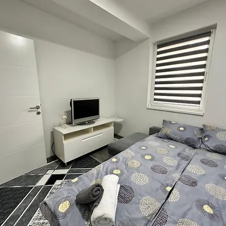Apartment Zana *